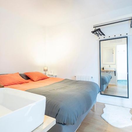 Independent Room Close To Ifema Y Aeropuertob Madrid Bagian luar foto