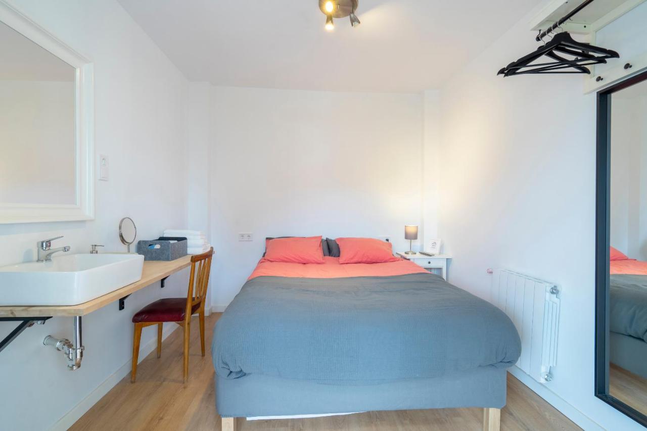 Independent Room Close To Ifema Y Aeropuertob Madrid Bagian luar foto