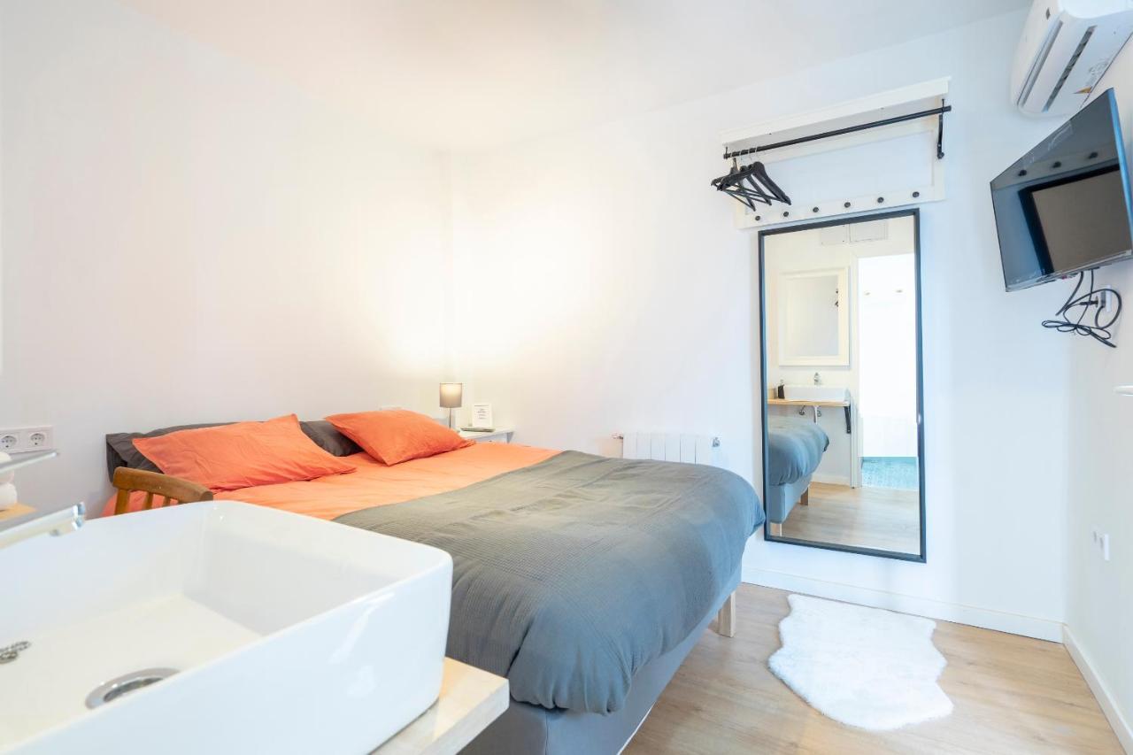 Independent Room Close To Ifema Y Aeropuertob Madrid Bagian luar foto